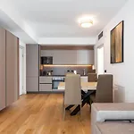 Free Parking Besta 10 Minutes Away Private Terrace And Garden View