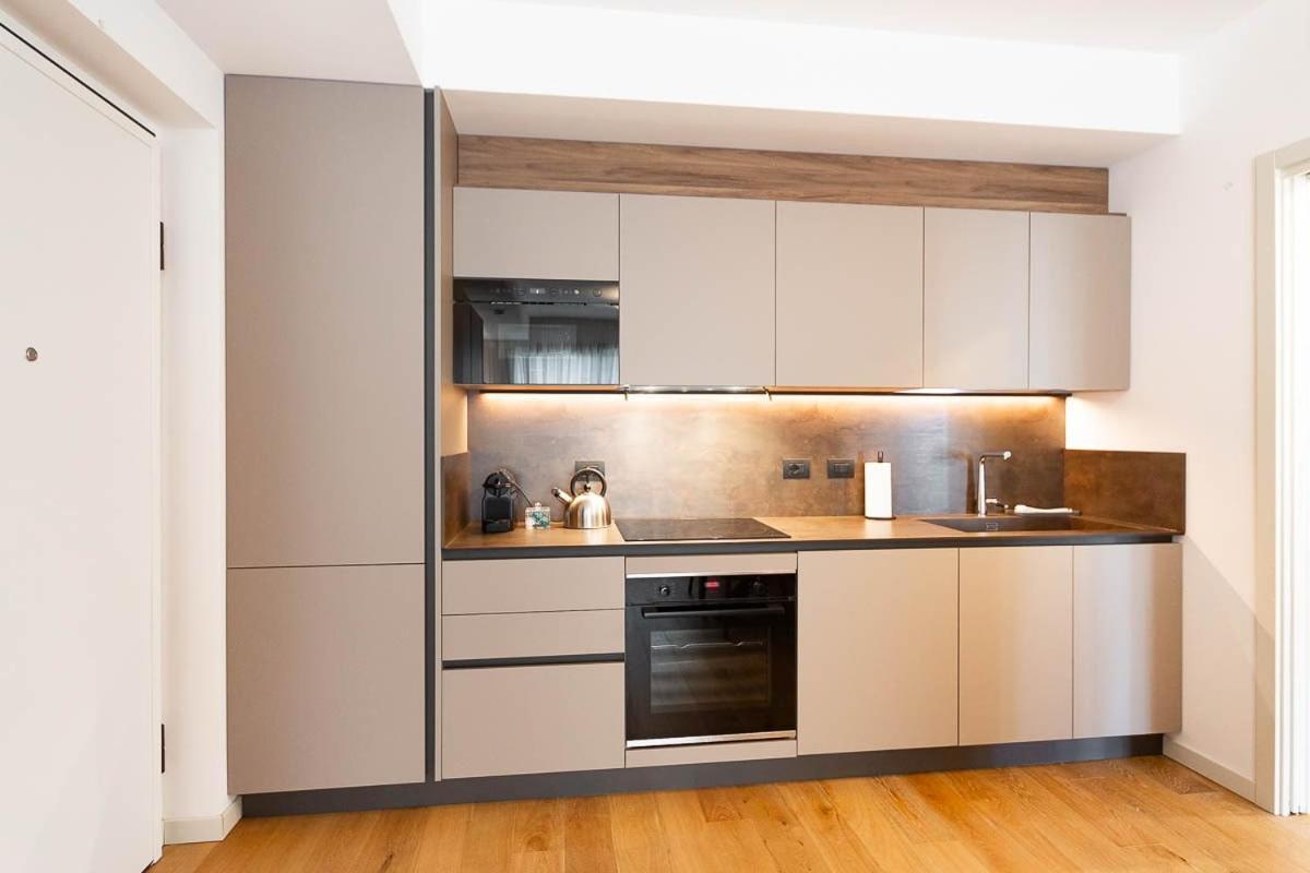 Free Parking Besta 10 Minutes Away Private Terrace And Garden View Apartment Milan