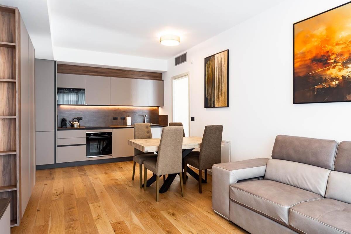 Free Parking Besta 10 Minutes Away Private Terrace And Garden View Milan