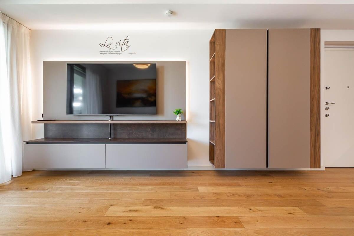 Free Parking Besta 10 Minutes Away Private Terrace And Garden View Apartment