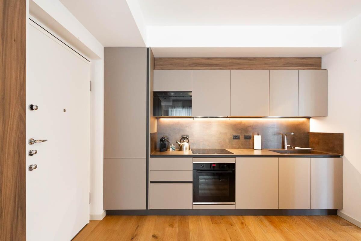 Free Parking Besta 10 Minutes Away Private Terrace And Garden View Apartment Milan