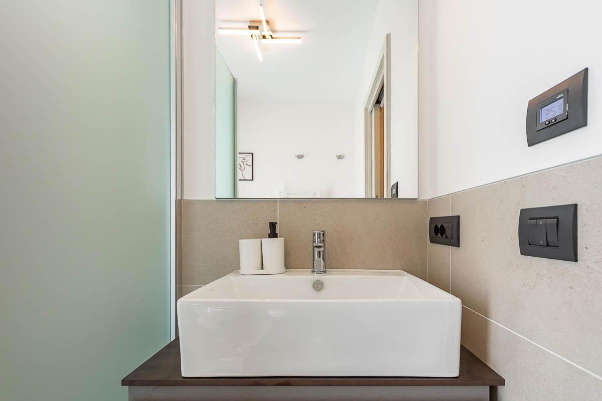 Free Parking Besta 10 Minutes Away Private Terrace And Garden View Apartment *