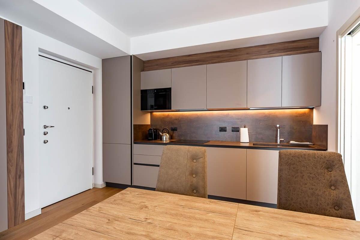 Free Parking Besta 10 Minutes Away Private Terrace And Garden View Apartment