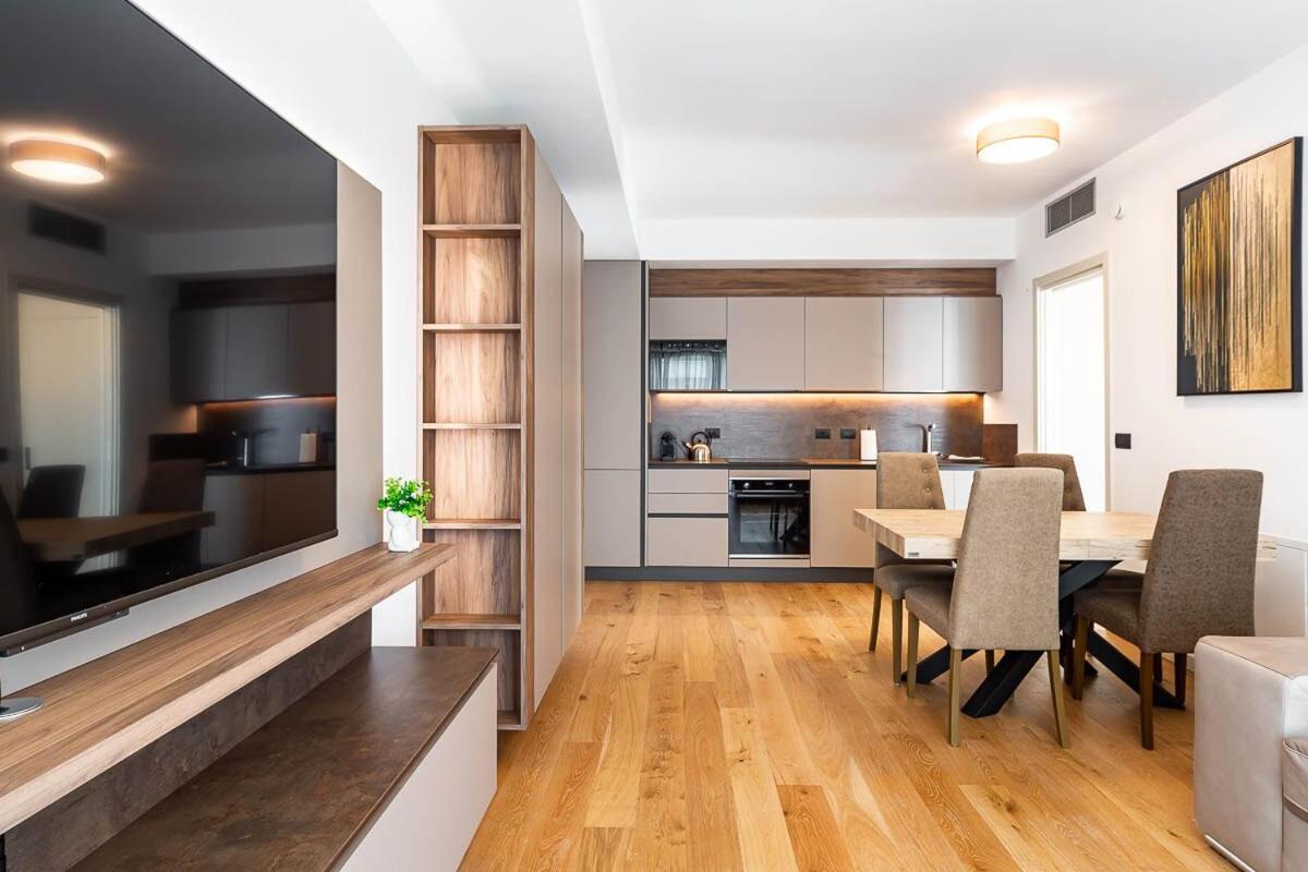Apartment Free Parking Besta 10 Minutes Away Private Terrace And Garden View *