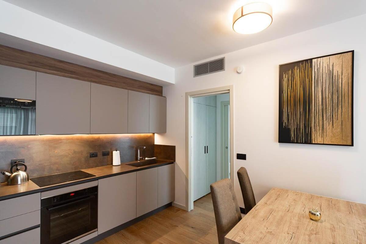 Free Parking Besta 10 Minutes Away Private Terrace And Garden View Apartment